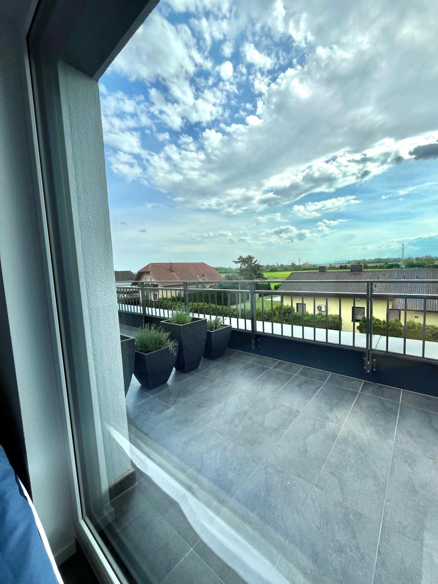 Apartament Weisses Haus Gerasdorf bei Wien Zewnętrze zdjęcie